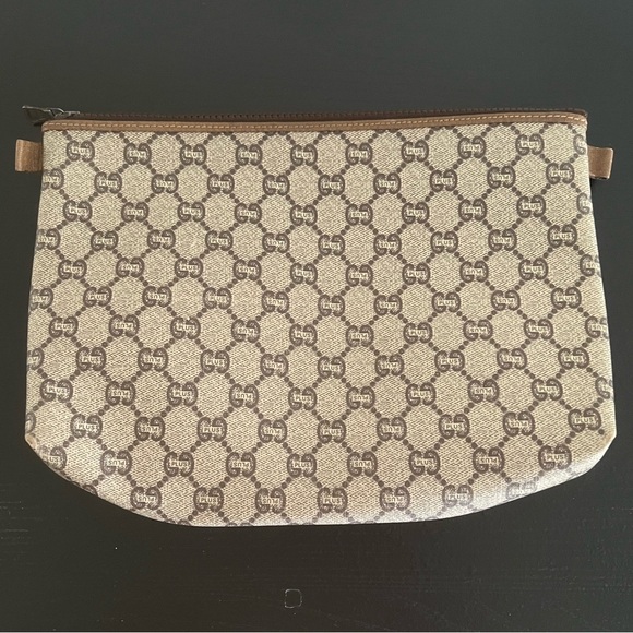 EUC Vintage Gucci Plus Pouch - Picture 10 of 14